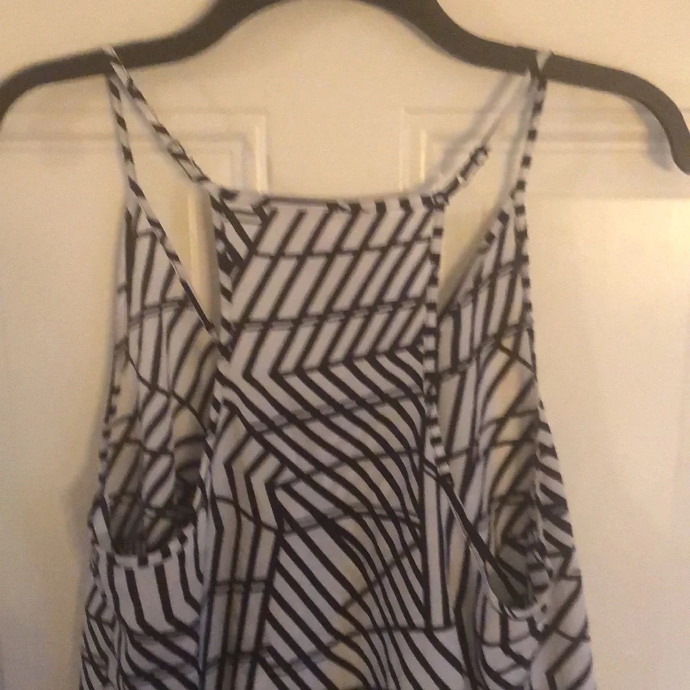 Sarah Spencer Size Small tank top black and white geometric 100% polyester - Picture 5 of 6